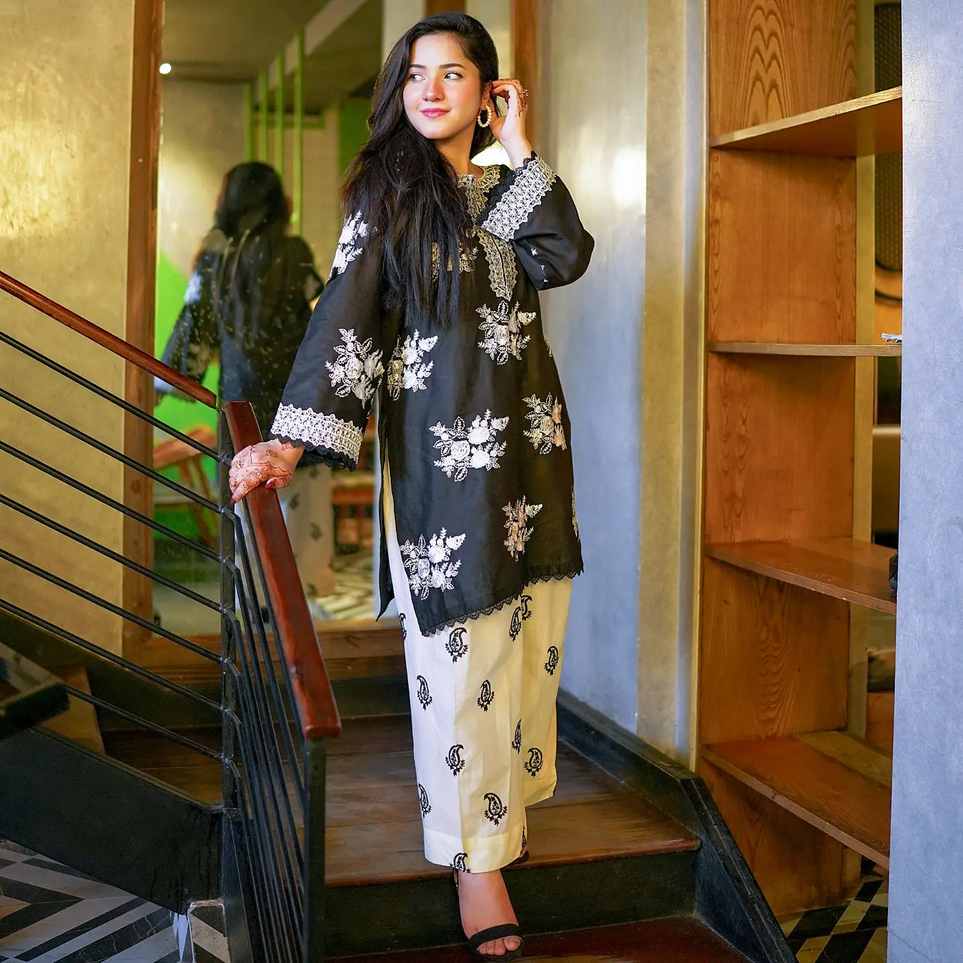 Black Flora 2pc