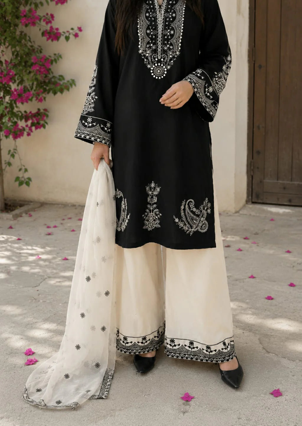 Embroidered NOIRA 3PCS